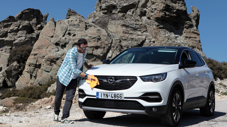 O Έλληνας δεν μπορεί χωρίς το αυτοκίνητό του…